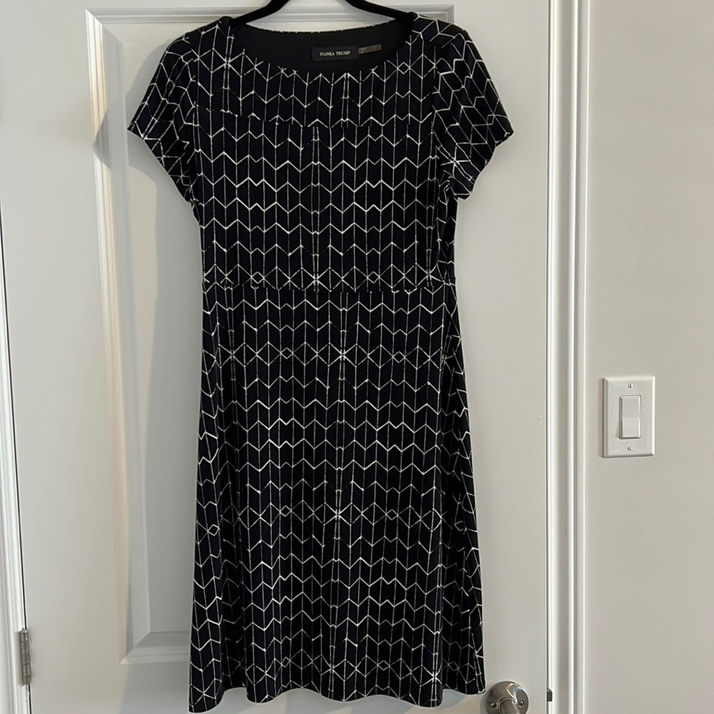 Ivanka Trump black and white geometric pattern size six dress